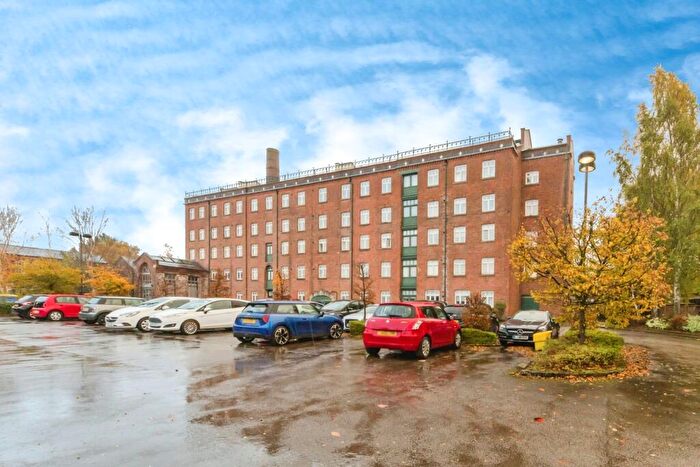 2 Bedroom Flat For Sale In Union Road, Macclesfield, Cheshire, SK11