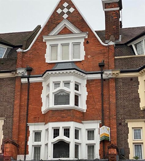 Studio To Rent In Golders Green Road, London, NW11