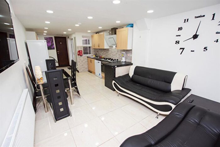 6 Bedroom House To Rent In Tiverton Road, Birmingham, West Midlands, B29