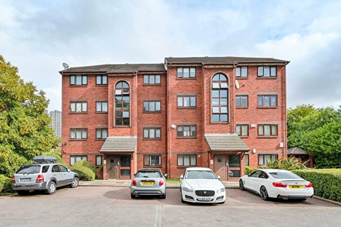 1 Bedroom Flat For Sale In Cotton Avenue, North Acton, London, W3