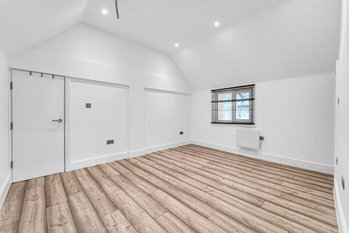 1 Bedroom Flat To Rent In Church Street, Surrey, KT12