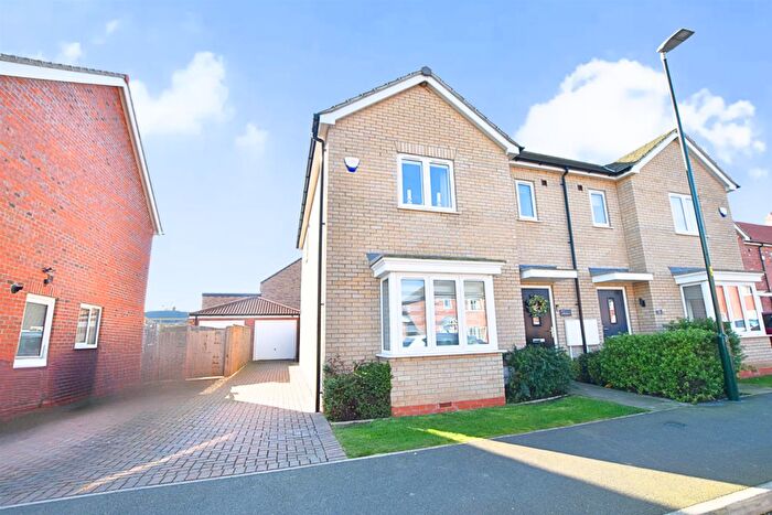 3 Bedroom Semi-Detached House For Sale In Larkspur Avenue, Healing, Grimsby, DN41