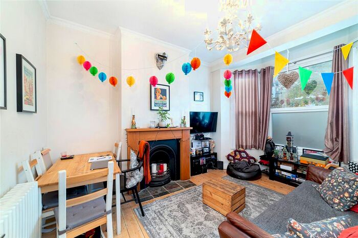2 Bedroom Flat To Rent In Windsor Road, London, NW2