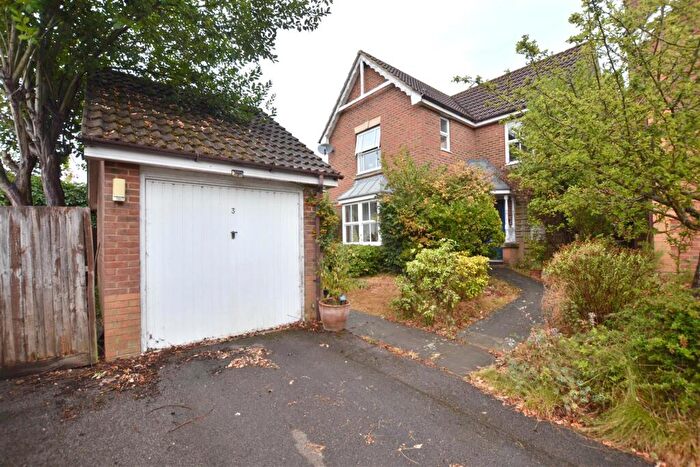 3 Bedroom Detached House For Sale In Decouttere Close, Church Crookham, Fleet, GU52