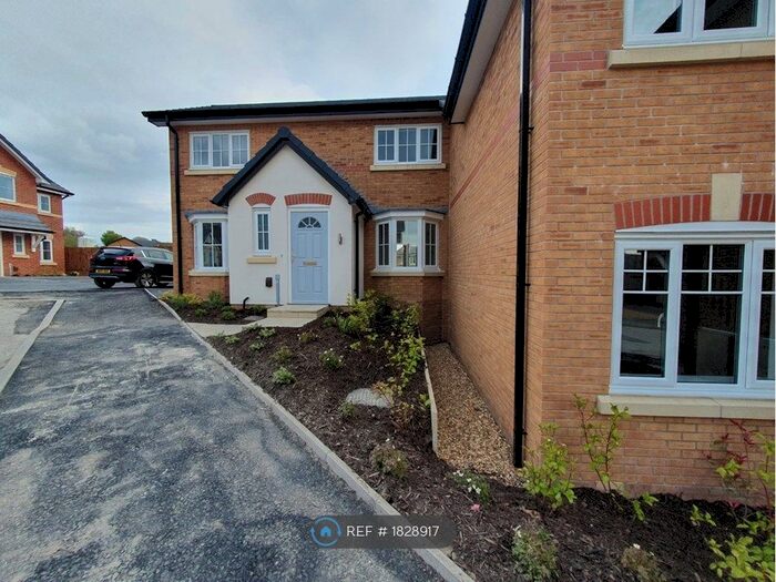 3 Bedroom Semi-Detached House To Rent In Middlewich Close, Horwich, Bolton, BL6