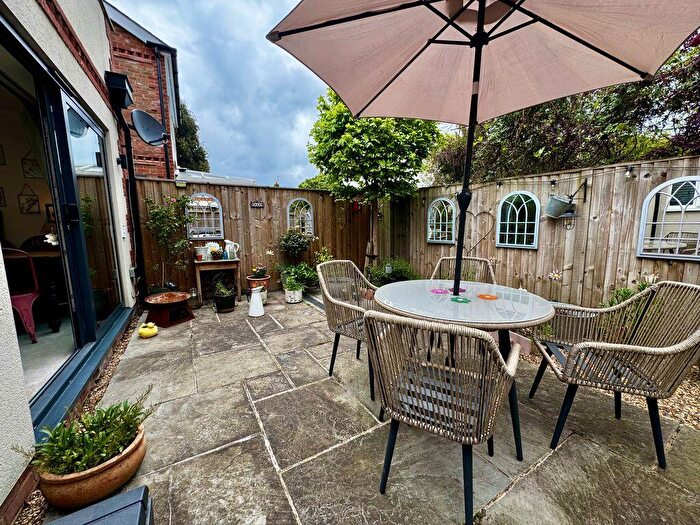 1 Bedroom Flat For Sale In Bakers Orchard, Wooburn Green, HP10