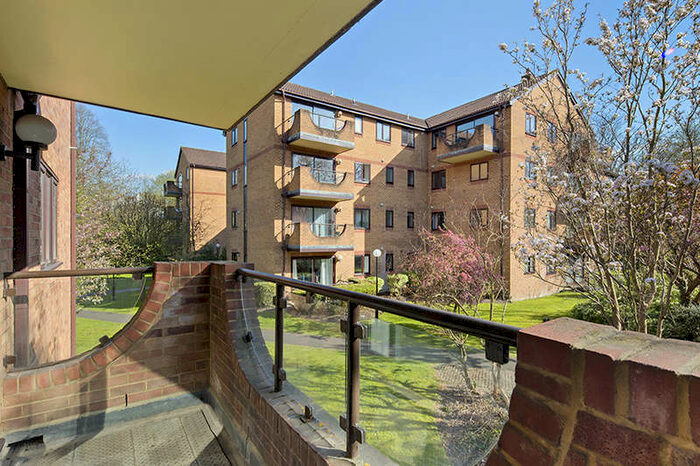 3 Bedroom Flat To Rent In Campion Close, Croydon, CR0