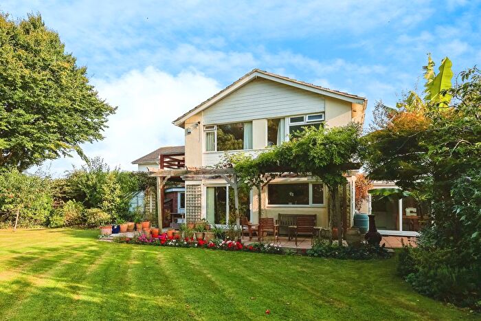 4 Bedroom Detached House For Sale In Warren Close, Hayling Island, Hampshire, PO11