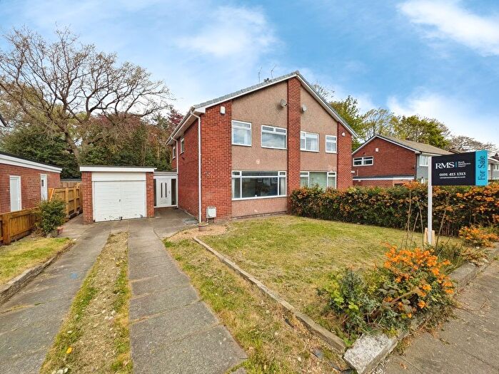 3 Bedroom Semi-detached House For Sale In Western Way, Ryton, NE40