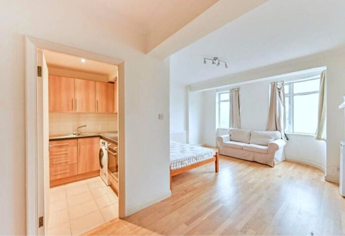 Studio To Rent In Euston Road, London, NW1