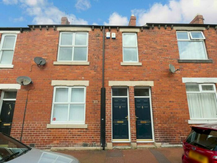 3 Bedroom Flat To Rent In Commercial Road, Byker, Newcastle Upon Tyne, Tyne And Wear, NE6