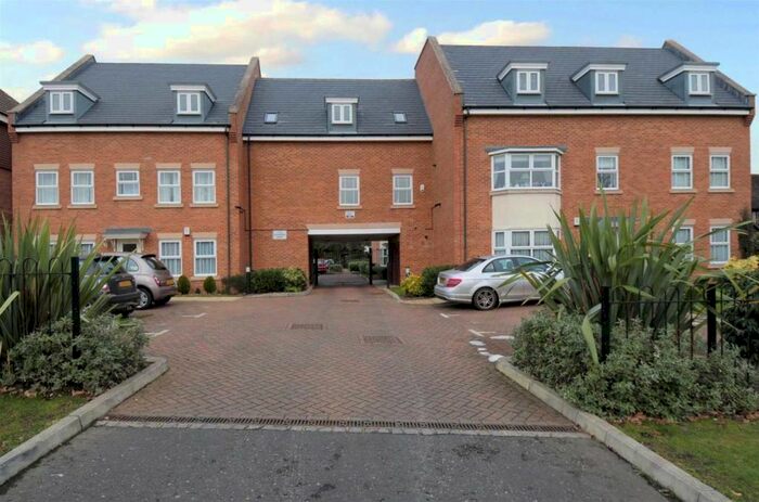 2 Bedroom Flat To Rent In Gladstone Court, Wood Lane, Ruislip, HA4