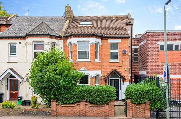 3 Bedroom Apartment For Sale In College Road, Bromley, BR1