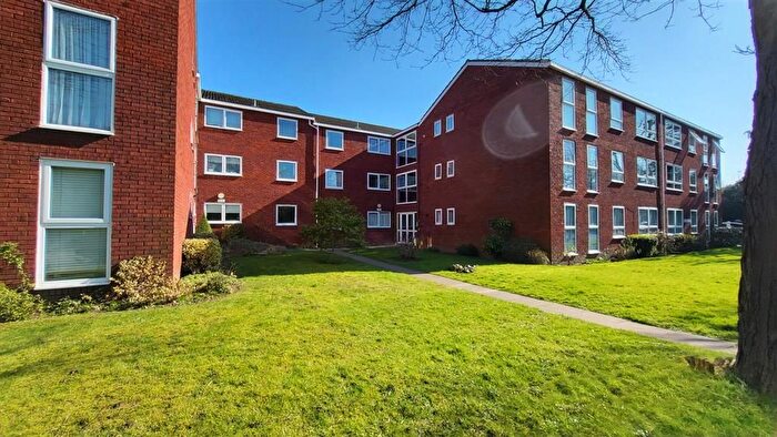 2 Bedroom Flat To Rent In Village Road, Enfield, EN1