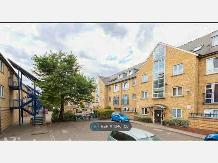 3 Bedroom Flat To Rent In Rainhill Way, London, E3
