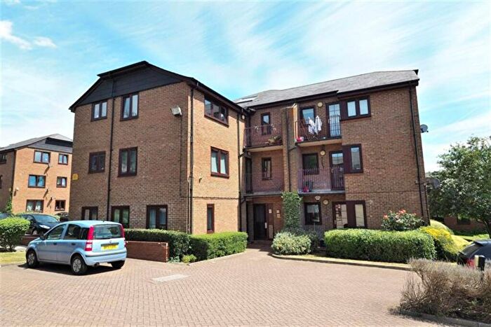 2 Bedroom Apartment To Rent In Cedar Close, Buckhurst Hill, IG9