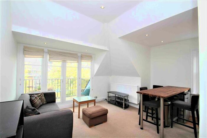 2 Bedroom Flat To Rent In West Hill, London, SW15