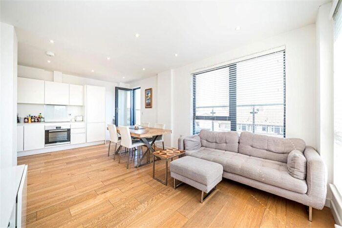 2 Bedroom Flat For Sale In Waleorde Road, Elephant And Castle, SE17
