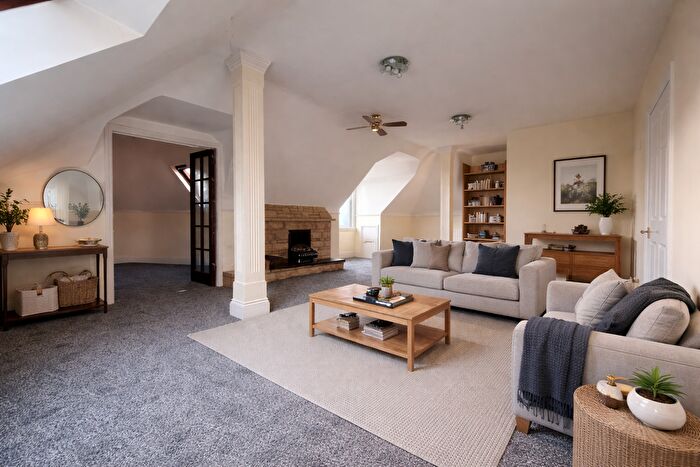 3 Bedroom Flat To Rent In Torquay, TQ1