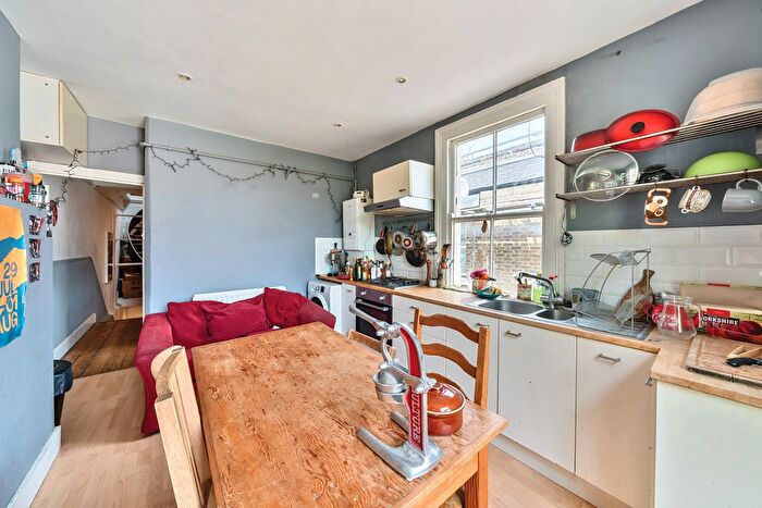 2 Bedroom Flat For Sale In Coldharbour Lane, Camberwell, London, SE5