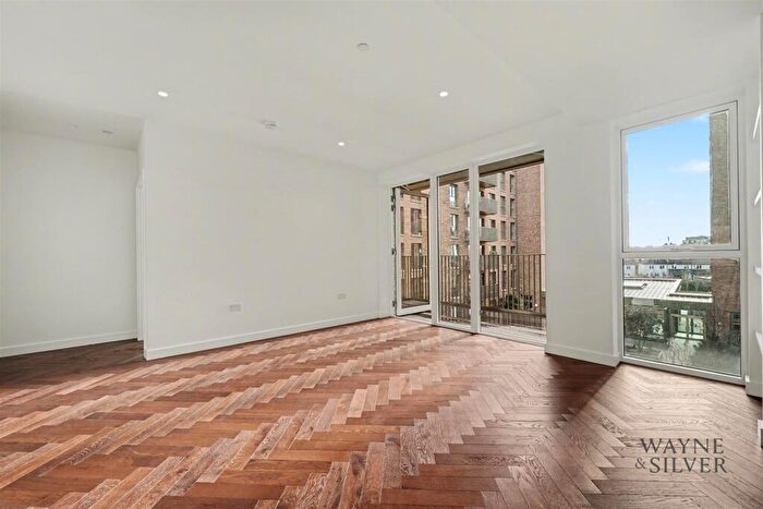 3 Bedroom Apartment To Rent In Ribbon Lane, Brent Cross, NW2