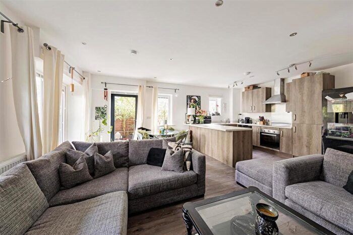 3 Bedroom Flat For Sale In Thornbury Way, Walthamstow, E17
