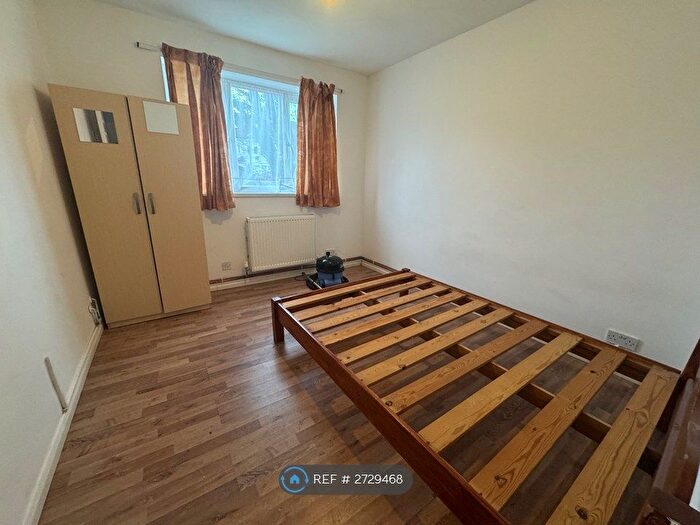 2 Bedroom Flat To Rent In Wolves Lane, London, N13