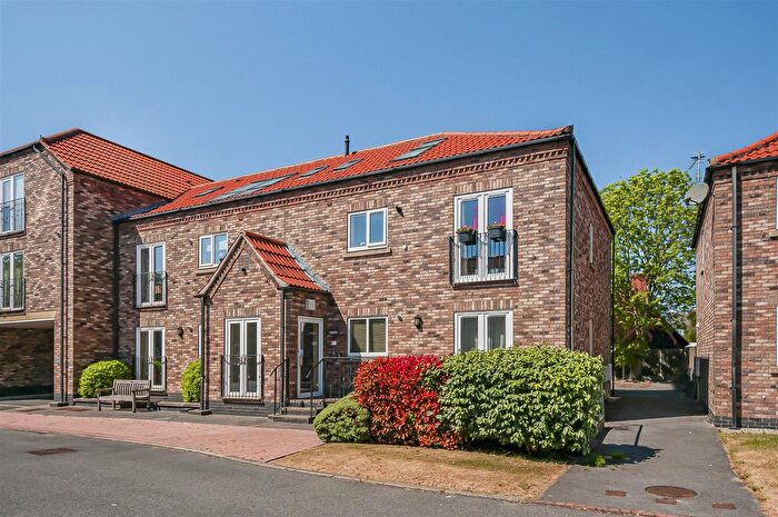 2 Bedroom Flat For Sale In Richmond Court, Rawcliffe, DN14