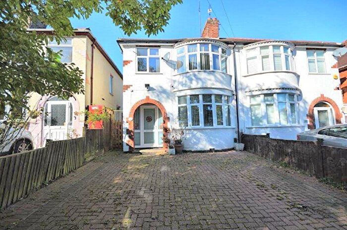 3 Bedroom House To Rent In Parkfield Avenue, Northampton, NN4