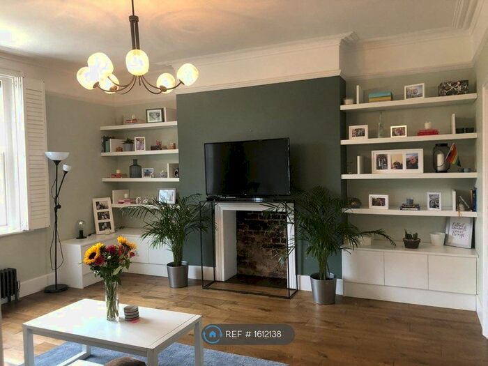 2 Bedroom Flat To Rent In Wickham Road, London, SE4