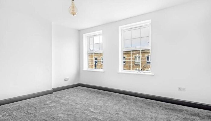 3 Bedroom Flat To Rent In Devonshire Road, London, SW19