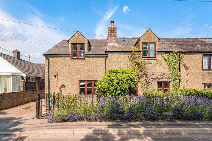 3 Bedroom Semi-Detached House To Rent In Oxford Road, Hampton Poyle, Kidlington, Oxfordshire, OX5
