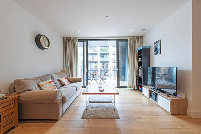 2 Bedroom Apartment To Rent In Cobalt Place, SW11