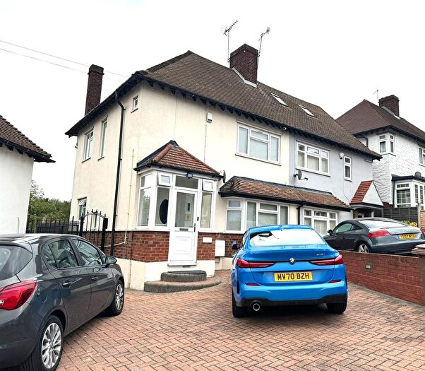 3 Bedroom Property To Rent In Bellestaines Pleasaunce, London, E4