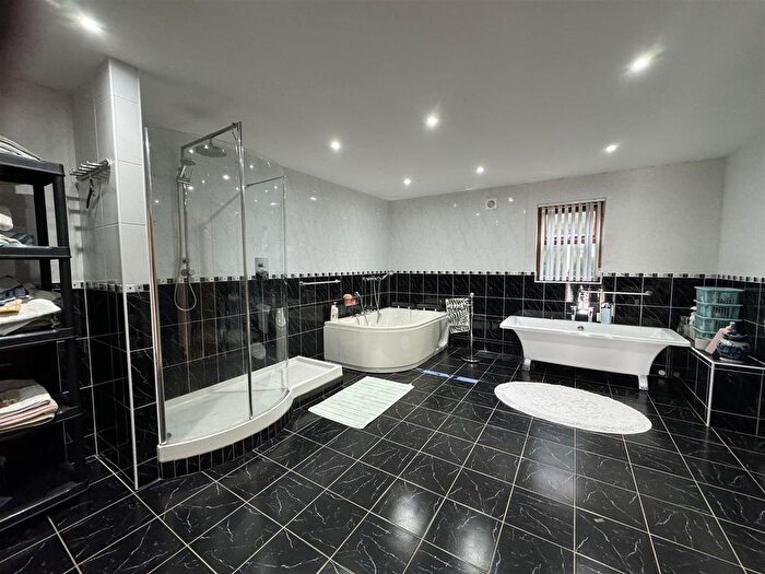 5 Bedroom Detached House For Sale In Llanfihangel-Y-Creuddyn, Aberystwyth, SY23