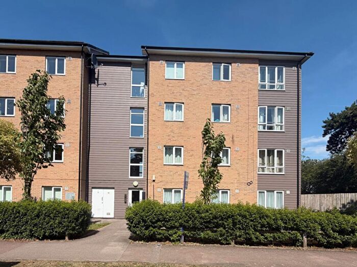 2 Bedroom Flat To Rent In Bunkers Crescent, Bletchley, MK3