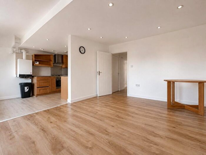 2 Bedroom Apartment To Rent In East Road, London, E15