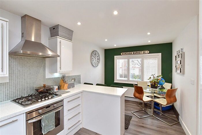 4 Bedroom Link Detached House For Sale In Baxendale Way, Uckfield, East Sussex, TN22