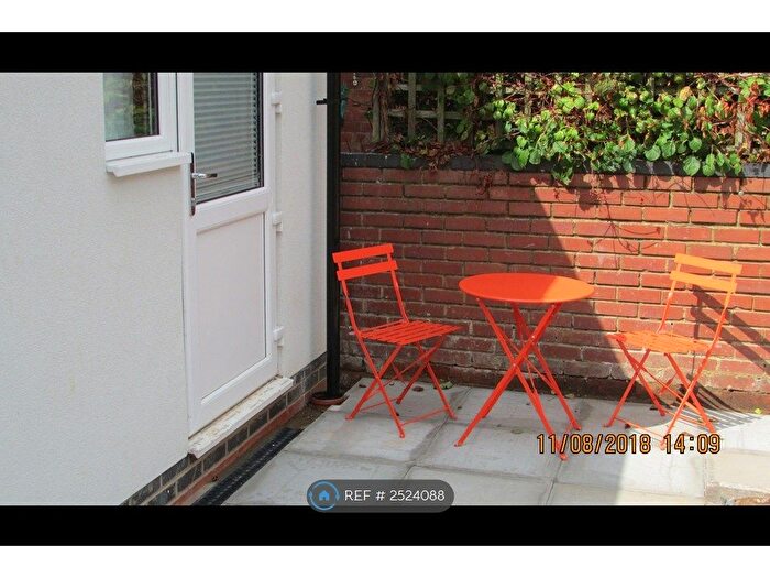 Studio To Rent In Bills Included - Harefield Rd, Bills Included - Harefield Rd, CV2