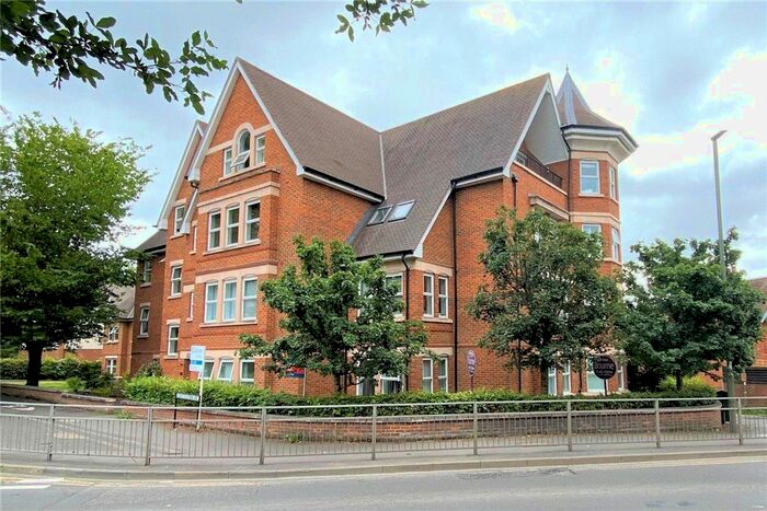 2 Bedroom Flat To Rent In Constitution Hill, Woking, Surrey, GU22