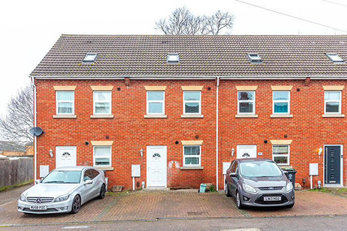 3 Bedroom Terraced House To Rent In Queen Street, Rushden, NN10