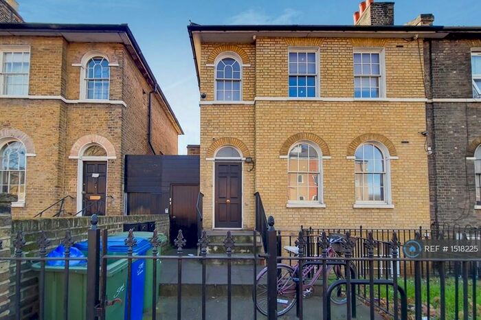 2 Bedroom Flat To Rent In Lower Road, London, SE8