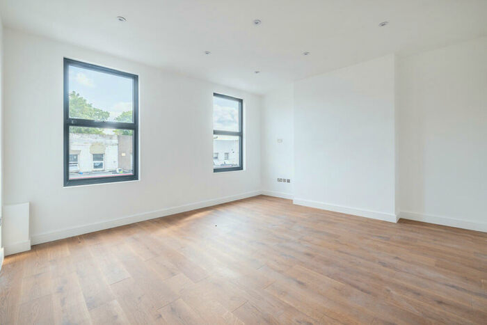Apartment To Rent In Portland Road, SE25