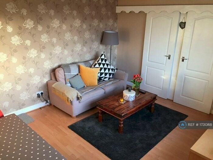 1 Bedroom Flat To Rent In Old Hall Court, Sale, M33