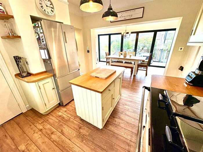 3 Bedroom Detached House For Sale In Drayton Lane, Drayton, Portsmouth, PO6