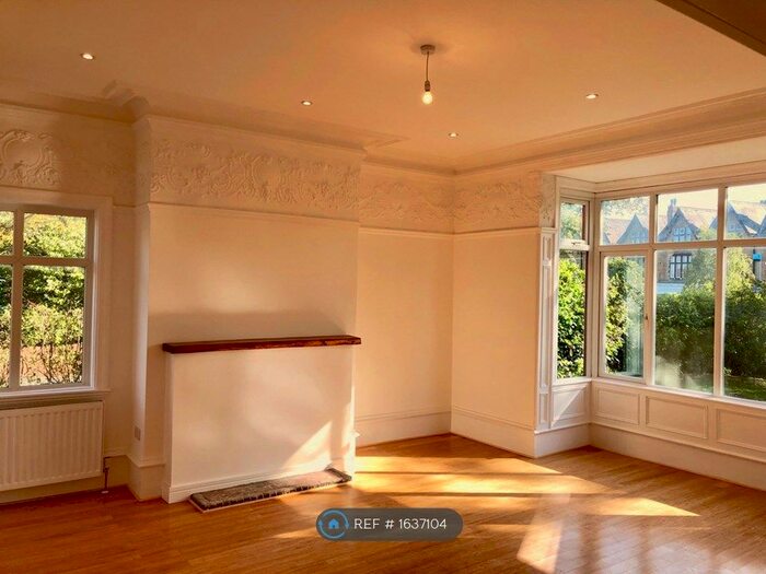 2 Bedroom Flat To Rent In Street Lane, Leeds, LS8