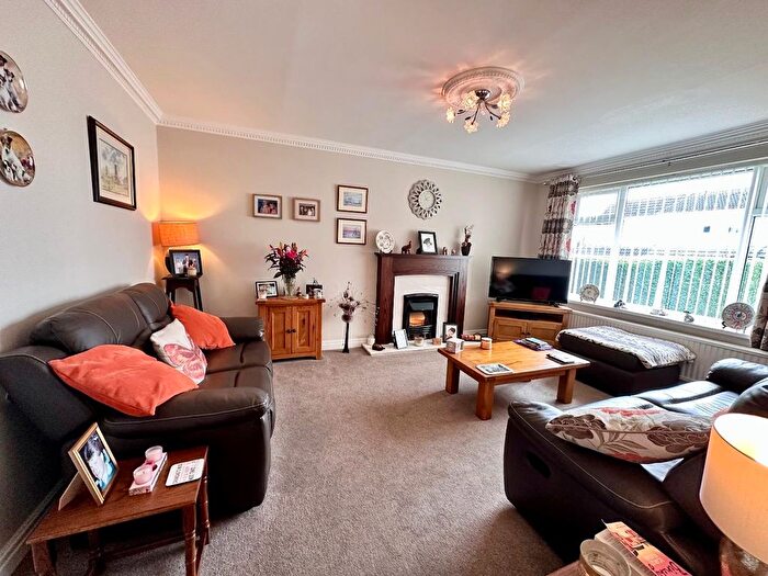 2 Bedroom Semi-Detached Bungalow For Sale In Southlands, Kirkheaton, Huddersfield, HD5
