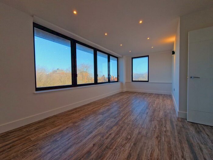 1 Bedroom Apartment To Rent In Kingsbridge Point, SN1