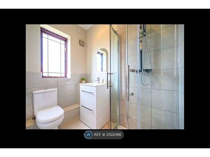 5 Bedroom Detached House To Rent In The Nook, Tingley, WF3