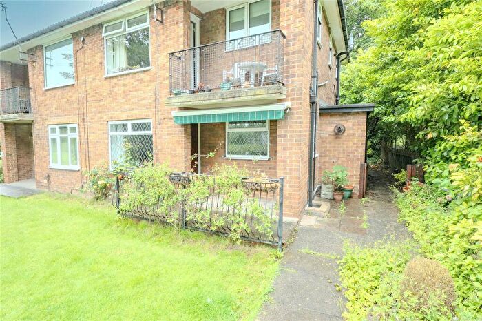 1 Bedroom Apartment For Sale In Leafield Close, Leeds, LS17